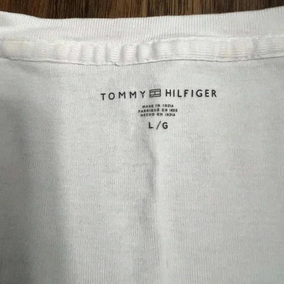 Tommy Hilfiger tee shirt - Picture 6 of 6